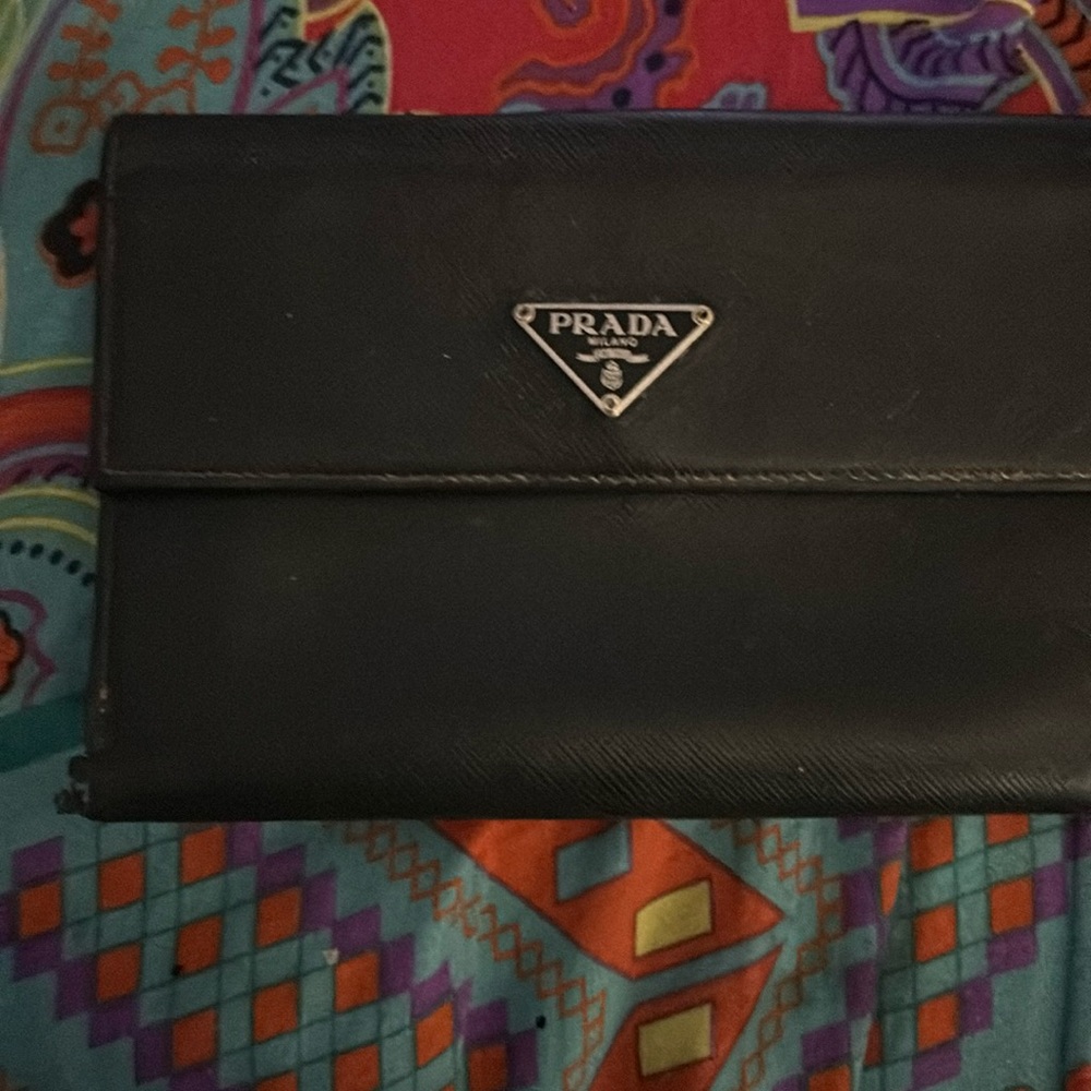 Prada wallet-black